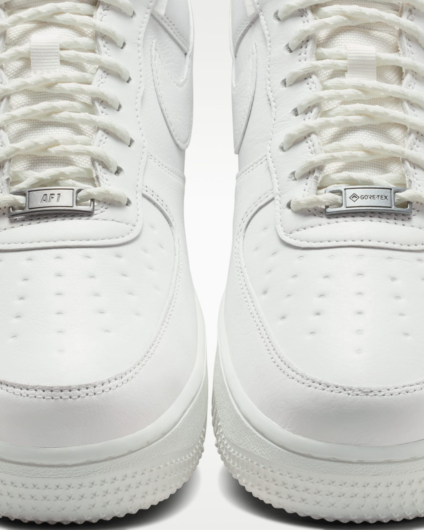 Air Force 1 GORE-TEX Vibram
Men’s Classic All-White Low-Top Sneakers | Casual & Everyday Wear