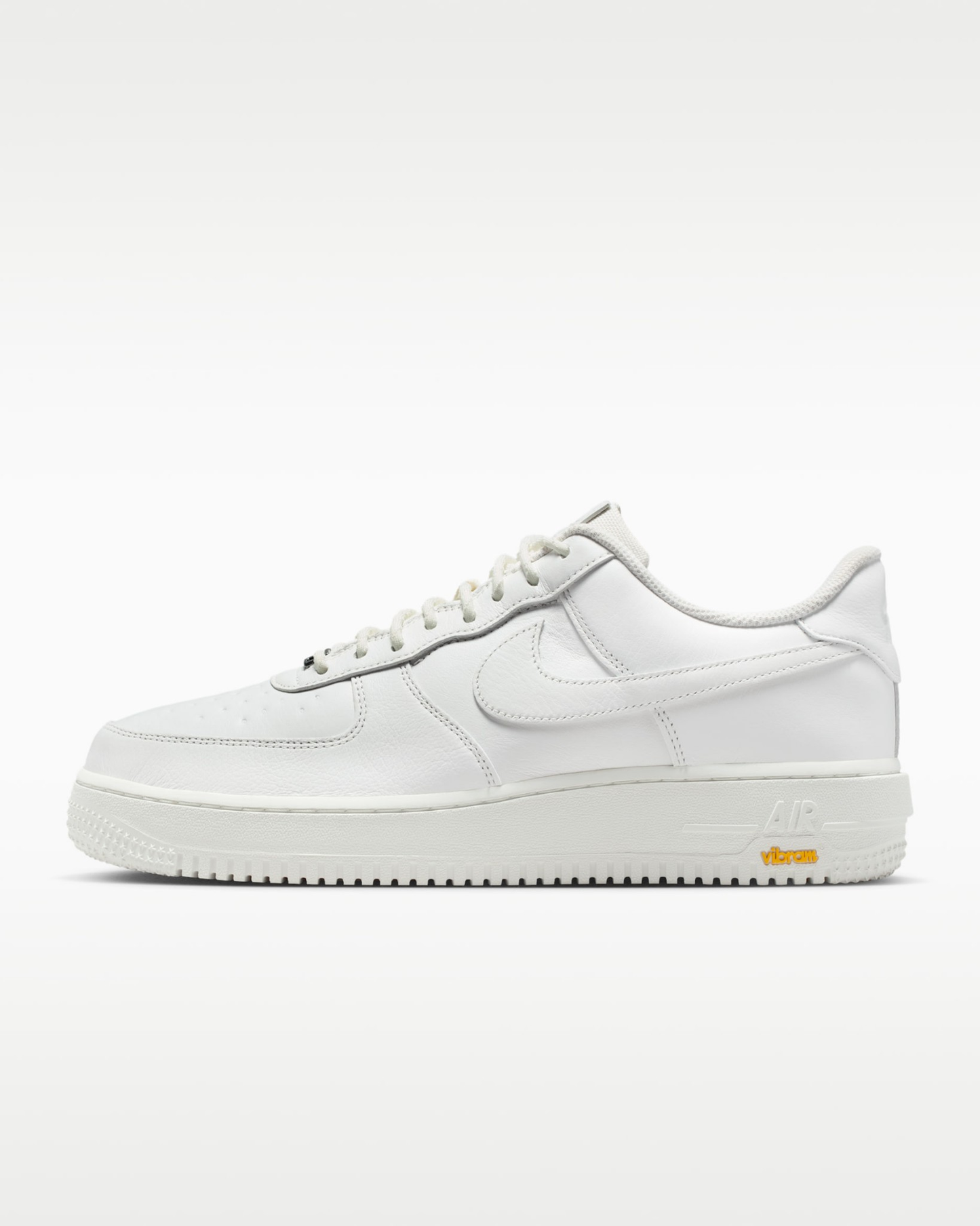 Air Force 1 GORE-TEX Vibram
Men’s Classic All-White Low-Top Sneakers | Casual & Everyday Wear