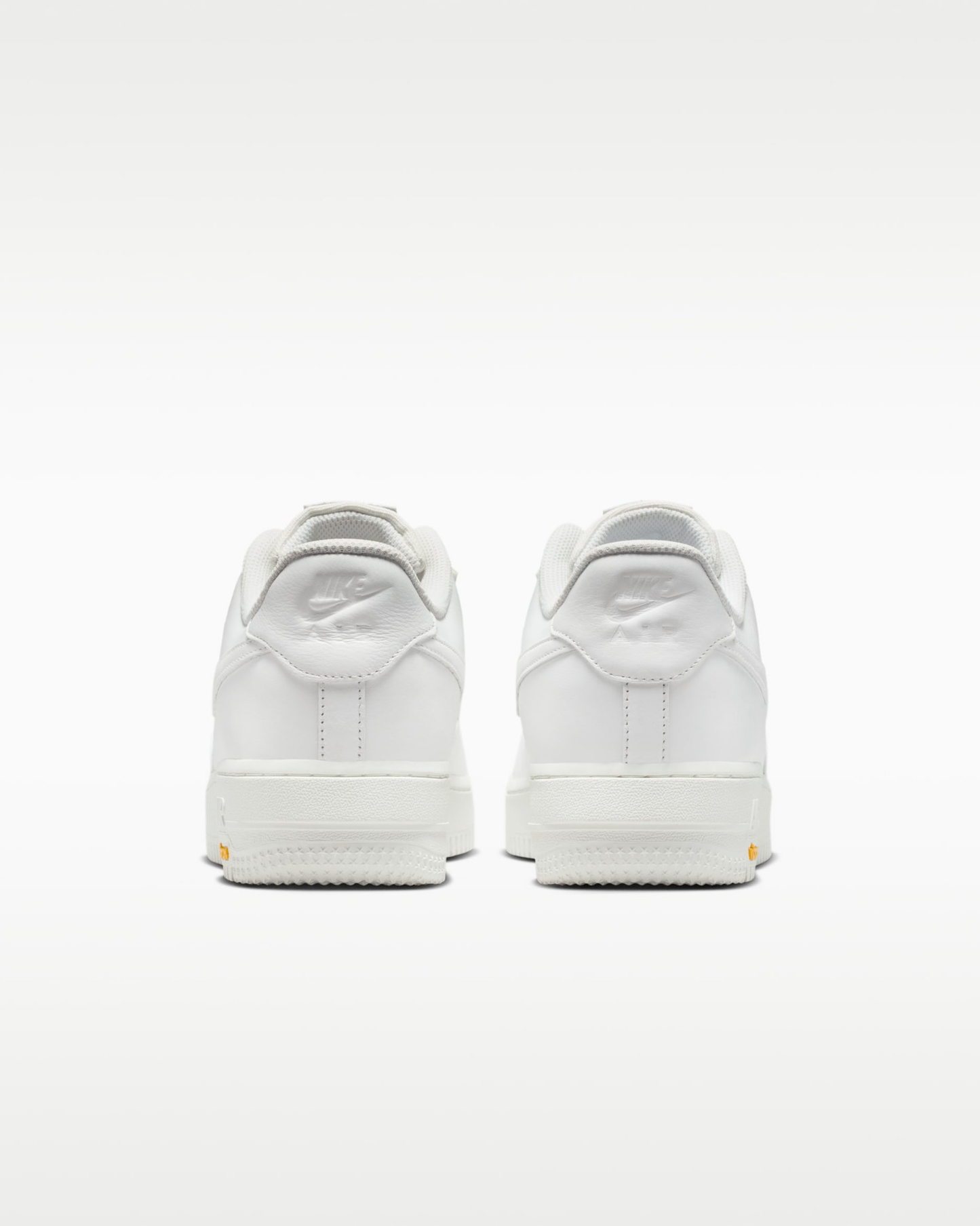 Air Force 1 GORE-TEX Vibram
Men’s Classic All-White Low-Top Sneakers | Casual & Everyday Wear